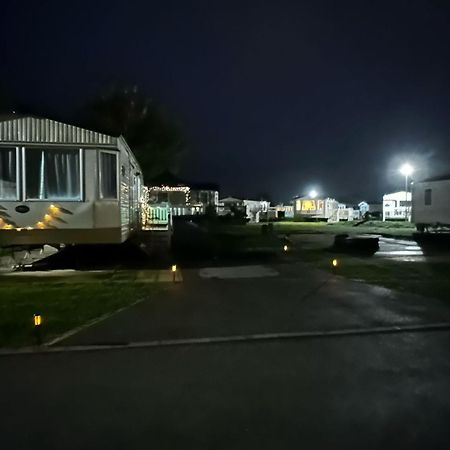 Tattershall Lakes Hot Tub Lodge Breaks Eksteriør bilde