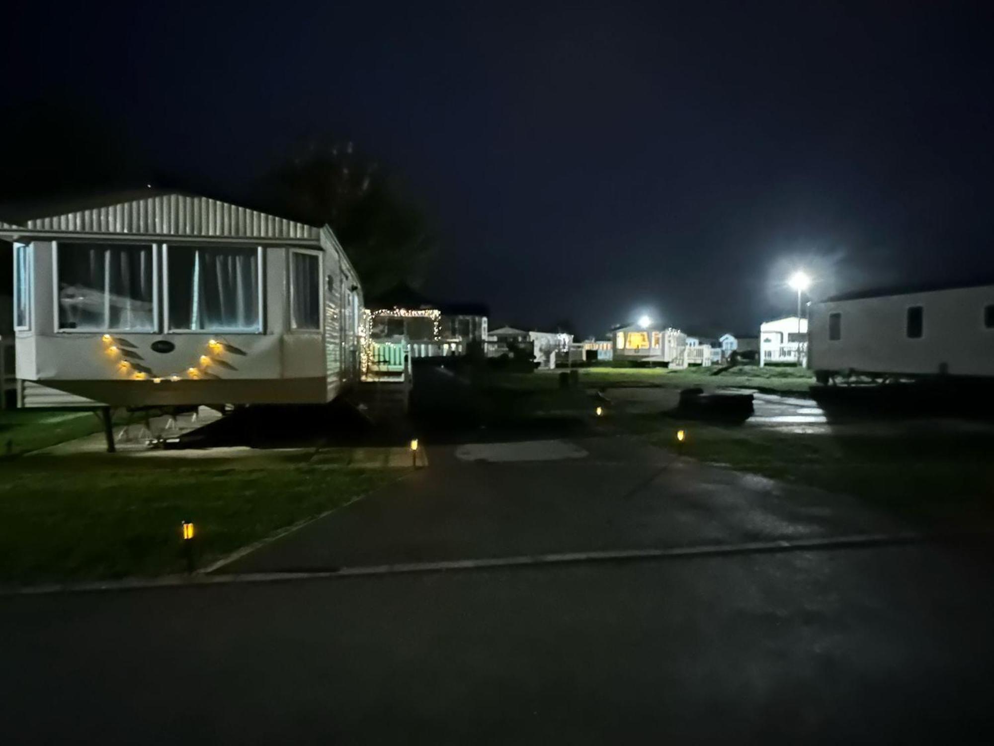 Tattershall Lakes Hot Tub Lodge Breaks Eksteriør bilde